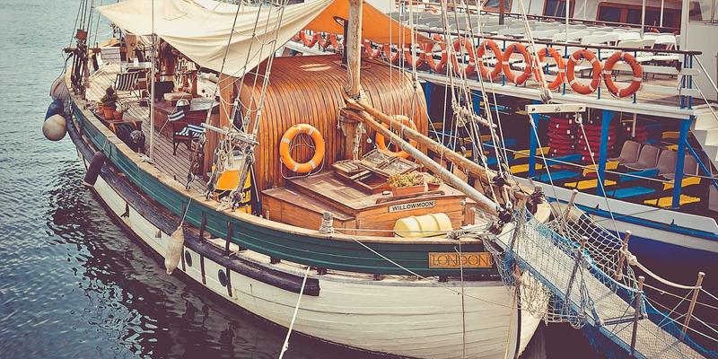 混合工作模式下如何提升团队效能与员工敬业度：品牌咨询与市场增长的企业管理新策略